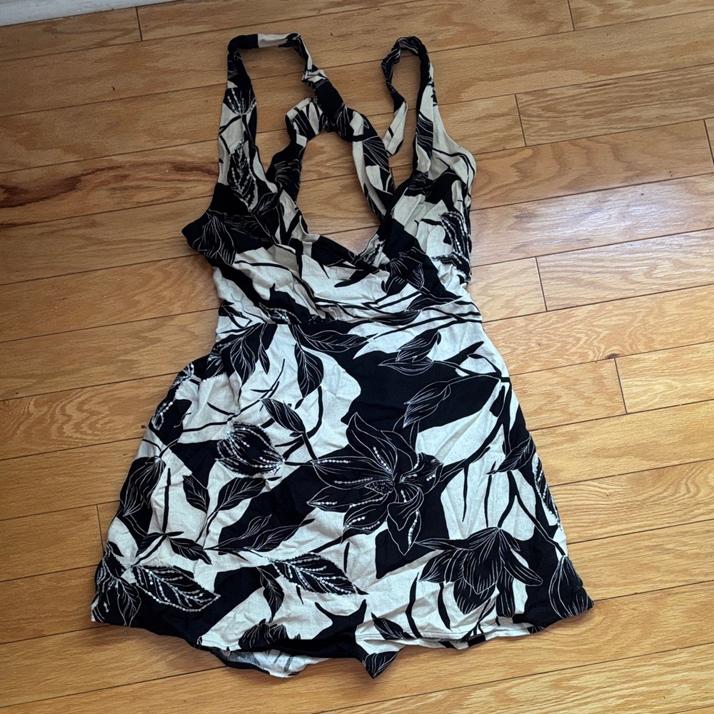 Abercrombie & Fitch Black and Cream Backless Dress